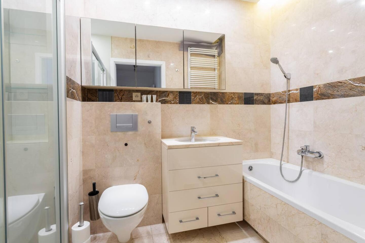 Superb Czerska Family Apartment ワルシャワ エクステリア 写真